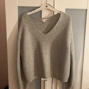 Stickad tröja  - Använder ej! Stor för att vara xs.