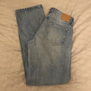 arrow jeans från weekday - ljusblåa arrowjeans från weekday i storlek W25/L32. säljs då de är för korta på mig som är 178 💓