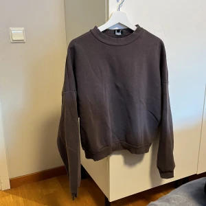 LXA sweatshirt - Långärmad tröja med mjuk fleece på insidan 🦋 Har använt den men är fortfarande i bra skick 
