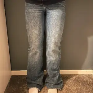 Blåa vida full length jeans från Zara🩵