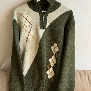 Tjocktröja - Snygg quarter zip tjocktröja i ull. 
