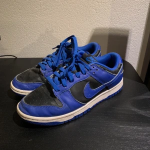 Nike dunks - Ett par snygga blåa dunks, köpta genom drop på Nike hemsida, digitalt kvitto finns. Strolek:41 Cond 8,5/10