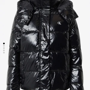  Calvin Klein jacka  - Snygg jacka som inte kommer till användning längre Skriv för fler bilder💗