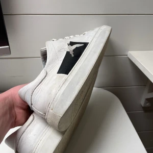 Axel arigato skor  - Skorna är använda men är i bra skick 7-8/10  Går att diskutera pris 