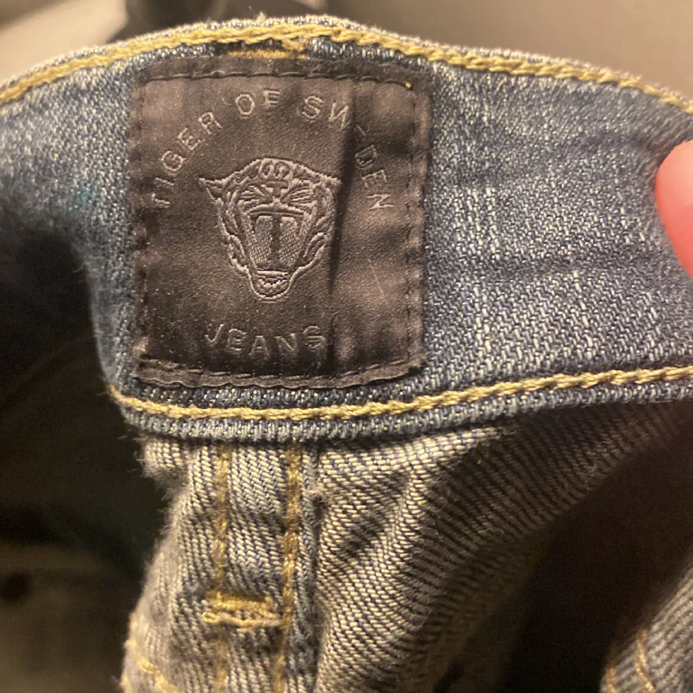 Ett par low jeans från tiger of Sweden, väldigt fina och i bra skick.. Jeans & Byxor.