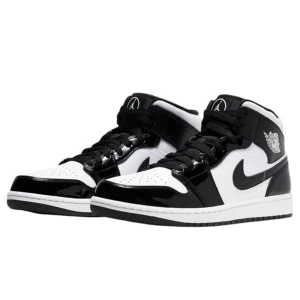 Jordan 1 carbon - Jordan 1 mid carbon fiber Knappt använda så väldigt bra skick med kartong, StockX verifiering mm Säljs hos merch sweden för 5799kr i storlek 40