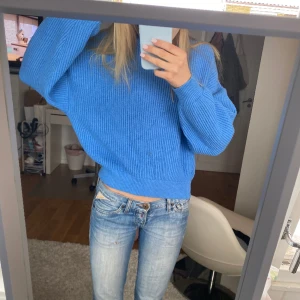 Zara stickad tröja  - Säljer min superfina stickade tröja från zara! Är storlek S men passar både M och XS då den ör rätt stretchig💗Inga defekter och säker för att jag inte får någon användning av den längre🫶🏻