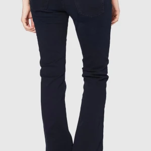 Ltb jeans  - Ltb jeans valerie. Boot cut, Low rise. St 26*32. Mörkblå (ser nästan svarta ut). Lite slitna längst ned (kan skicka bild).