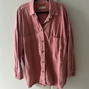 Oversized skjorta  - Oversized rosa skjorta i strl xs/s