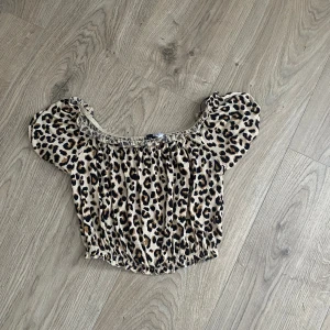 Topp - Topp från HM i storlek XS som aldrig har blivit använd.