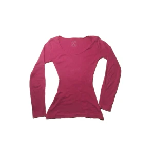 Figur sydd rosa långärmad tröja - Super fin lågärmad tröja🩷 Lite tjockare material så att ens Bh inte syns igenom 👌 Det står medium men den är insydd så skulle nog snarare säga small‼️ sista  Hör av er om ni har några frågor💋pros kan diskuteras⭐️