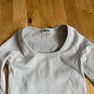 Aim’n topp - Tränings tröja ifrån aim’n i en riktigt kropps nära passform, aldrig använd✨ Går även användas till vardags 