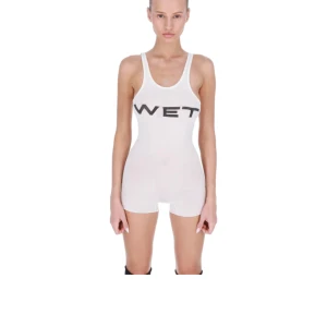 Yeezy x Mowalola WET romper - Säljer 2 st rompers köpta på yeezy.com. Storlek 1 & 2, 800 kr st men kan gärna diskutera pris🐾