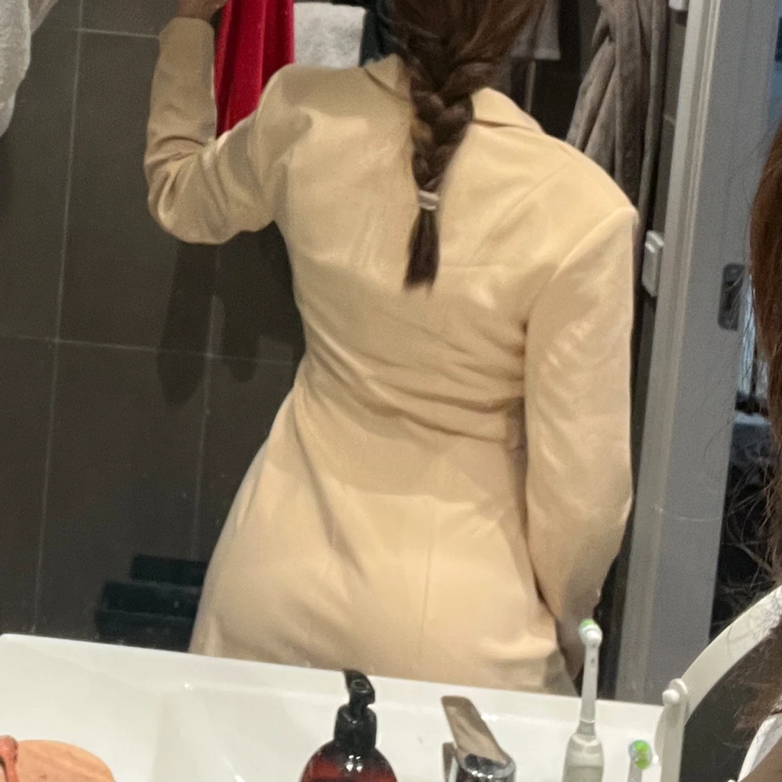 Kostym cut out klänning lappar kvar  - 91