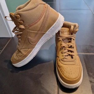 Nikeskor - Strl 42, använda ett fåtal ggr men i mkt bra skick! 