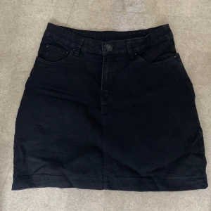 Jeans kjol - Svart jeans kjol som jag ej andvänder längre