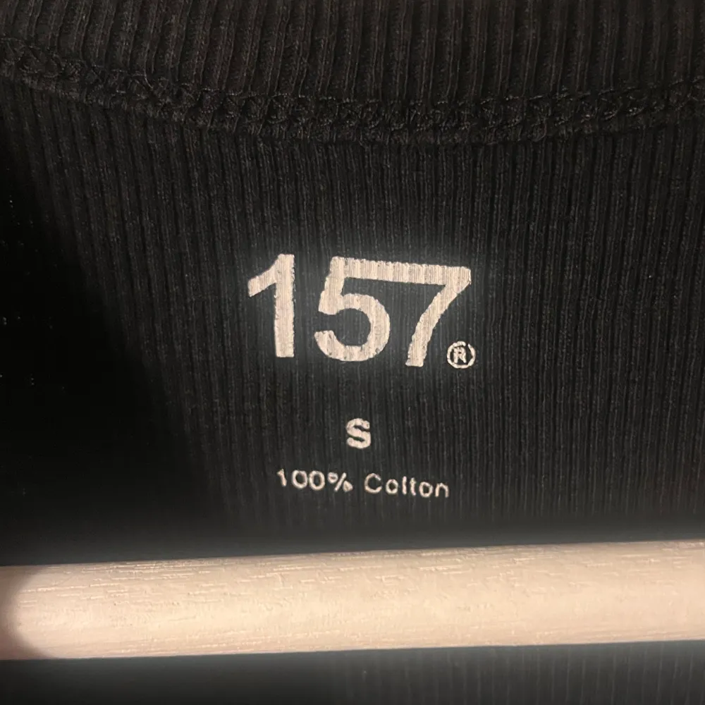 En svart långklänning från lager 157 som aldrig används så säljer 🥰. Klänningar.