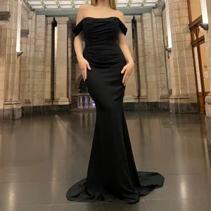 Bröllopsklänning  - Säljer denna bröllopsklänning som är oanvänd. Strl 34 2000kr