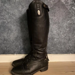 Ridstövlar  - Fina ridstövlar i storlek 38.