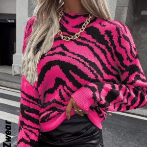 Rosa zebra tröja  - Säljer nu min tur / favorit tröja då jag inte använder den längre. Den är använd ett fåtalgånger men har varit en favorit! Den är stickad!  Kan skicka egna bilder! 💓