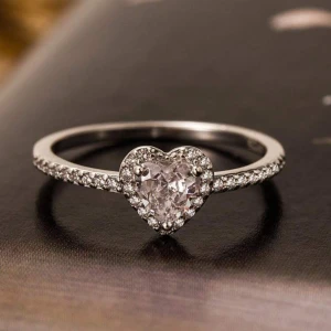 Hjärtformad ring sterling silver  - Världens finaste ring i materialet 925 sterling silver (92,5% rent äkta silver). Helt oanvänd pga var för stor på mig tyvärr. Storlek 10.