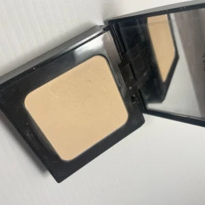 Laura Mercier Pressed powder - Testad några gånger, som ny. Nypris 530