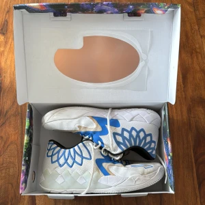 Basketskor MB1 - Ett par Puma LaMelo Ball 1 basketskor som är sparsamt använda. Har mycket kvar och ge! Condition 7/10