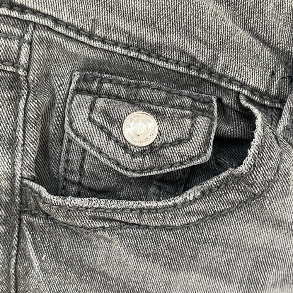  Vad snygga lågmidjade jeans från Gina jättebra skick storlek 152 . Jeans & Byxor.