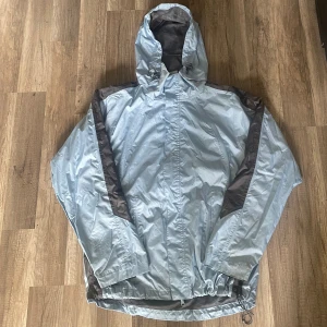 Vindjacka - Thriftad fet vindjacka Skick 8/10 Stl M 200kr