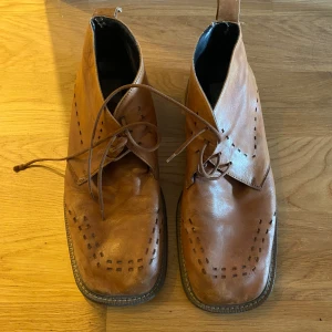 Vintage skor - 90-tals skor i skinn. 