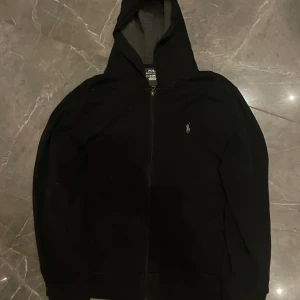 Ralph lauren zip up - Snygg Ralph lauren zip up säljer då jag ej använder längre.
