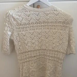 Fin topp - Intresse koll på min Jätte fina sommar tröja som bara inte kommer till användning 💗💗pris kan diskuteras💗 inte använd så många gånger 