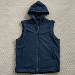 Stenströms Väst - Säljer denna mycket fina väst från Stenströms. | Skicket är väldigt fint utan defekter. | Storlek L. Ställ gärna frågor innan du köper.