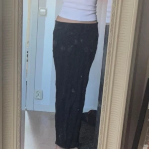  långkjol - Säljer denna supersnygga kjolen fårn monki som nästan aldrig är använd💞💞💞