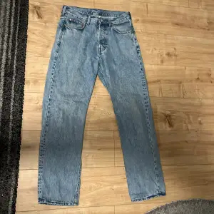 Weekday jeans av modellen space  W29 L32 Ett jätte litet hål på ena fickan, se sistan bilden