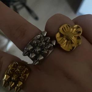 Peak ring silver edblad  - Säljer min silvriga Edblad ring! Då den är alldeles för stor och använder inte silver smycken längre! Den är köpt från Edblads hemsida, använd ett antal gånger för ganska länge sedan. Den är som ny och det är inga skador på den ❤️  300kr + frakt !