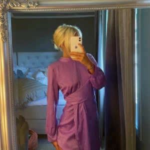 Zara dress  - Klänning från zara  Passar perfekt till sommaren Xs  Lite nopprig 