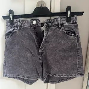 Grå Jeans shorts från hm +frakt 