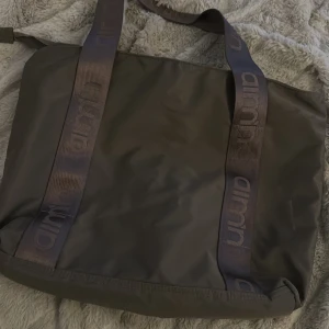 Tränings väska från aimn - Fint skick🩷