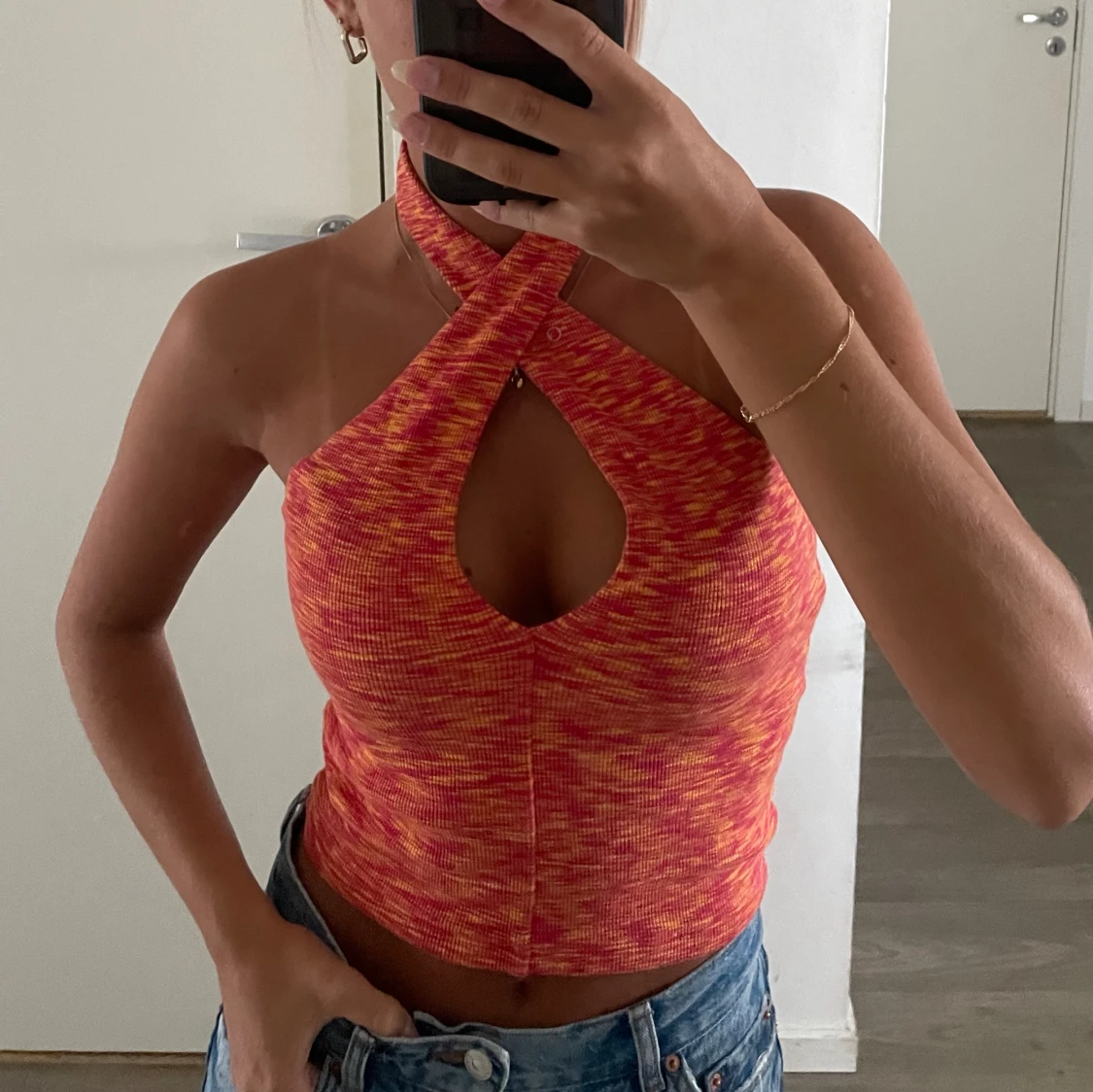 Halterneck topp med öppen rygg