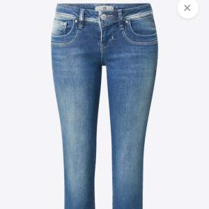 Ltb jeans valerie i storlek W24, L34 i färgen blue denim/washed. Nypris 915💗 