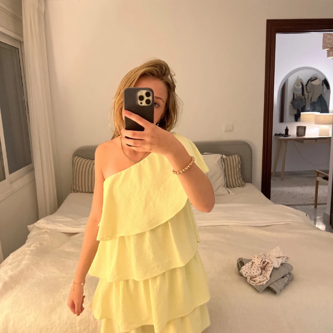 Gul volangklänning  - 90