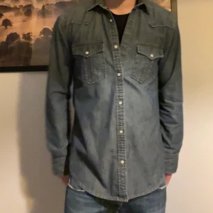 Jeansskjorta  - Storlek S  10/10 skick Kom privat om du har mer frågor😊😊