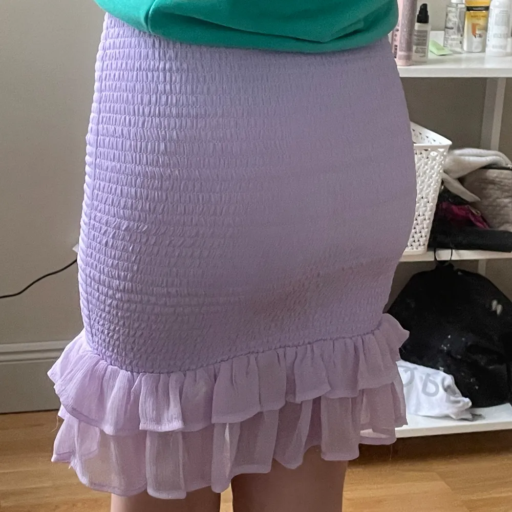 jätte fin kjol som jag säljer då den inte riktigt är min stil har haft den ett tag men bara använt den 2 gånger . Kjolar.