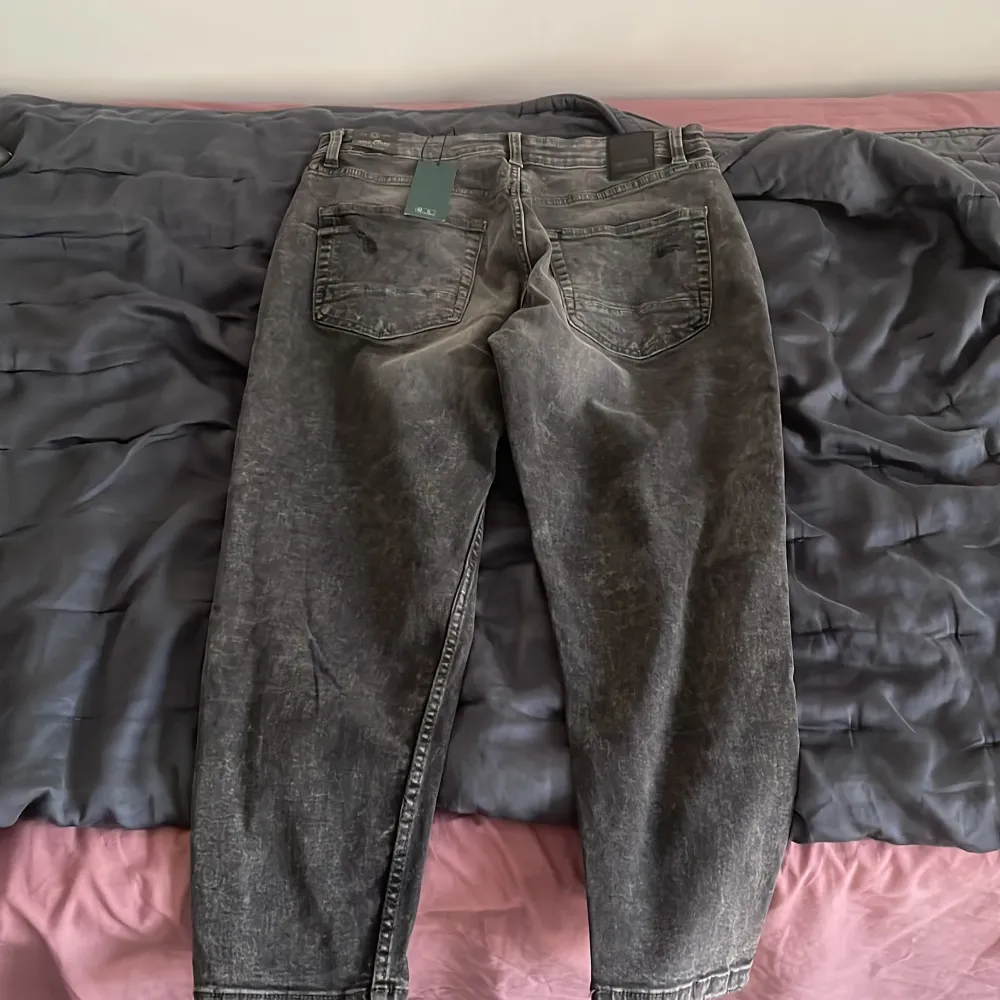 Feta jeans aldrig använda 29 w 30 L Pris kan sänkas vid snabbköp, 500kr ny pris mitt pris 300kr. Jeans & Byxor.