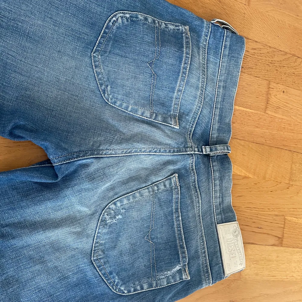 Jätte snygga lågmidjade diesel jeans. Jätte bra skick och storlek 28*30. Skulle säga s. Jeans & Byxor.