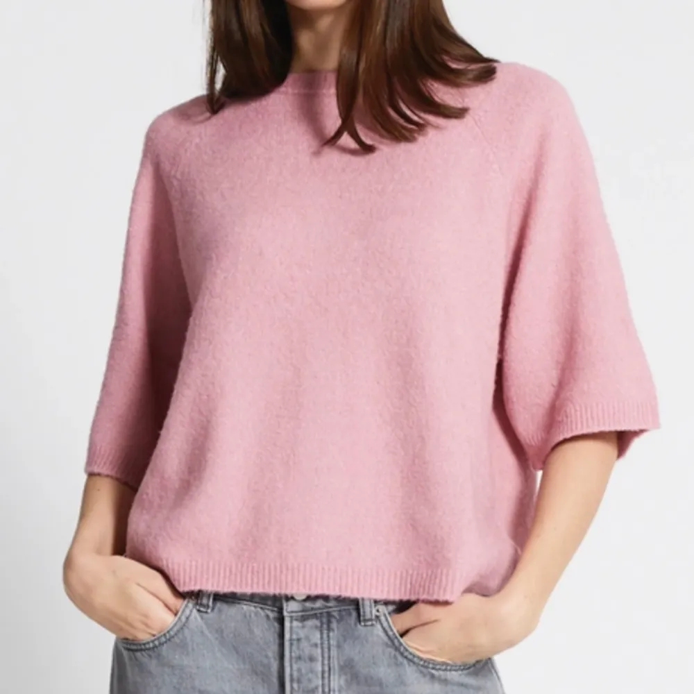 Väldigt populär Rosa trekvart tröja från lager 157 som är slutsåld! Tyvärr kommer den inte till användning och har endast använt den en gång💕 Pris går att diskuteras . Neuletakit & Villapaidat.