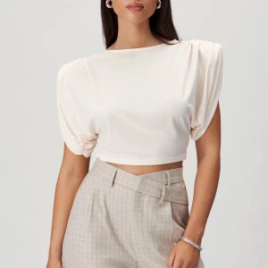 Adoore top 34  - Superfin helt oanvänd topp från Adoore med prislapparna kvar. Storlek 34. 