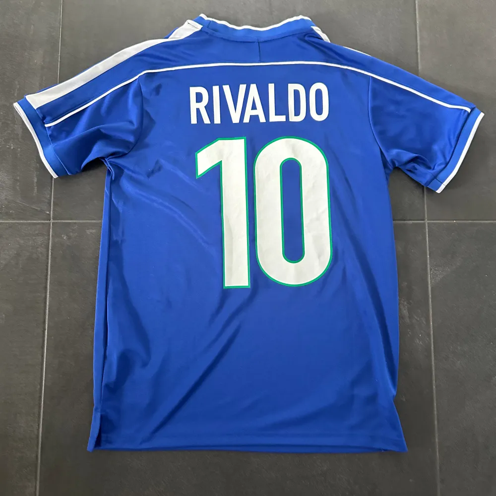 Nike Brazil fotbollströja med Rivaldo på ryggen. Helt ny endast testad. Sport & träning.