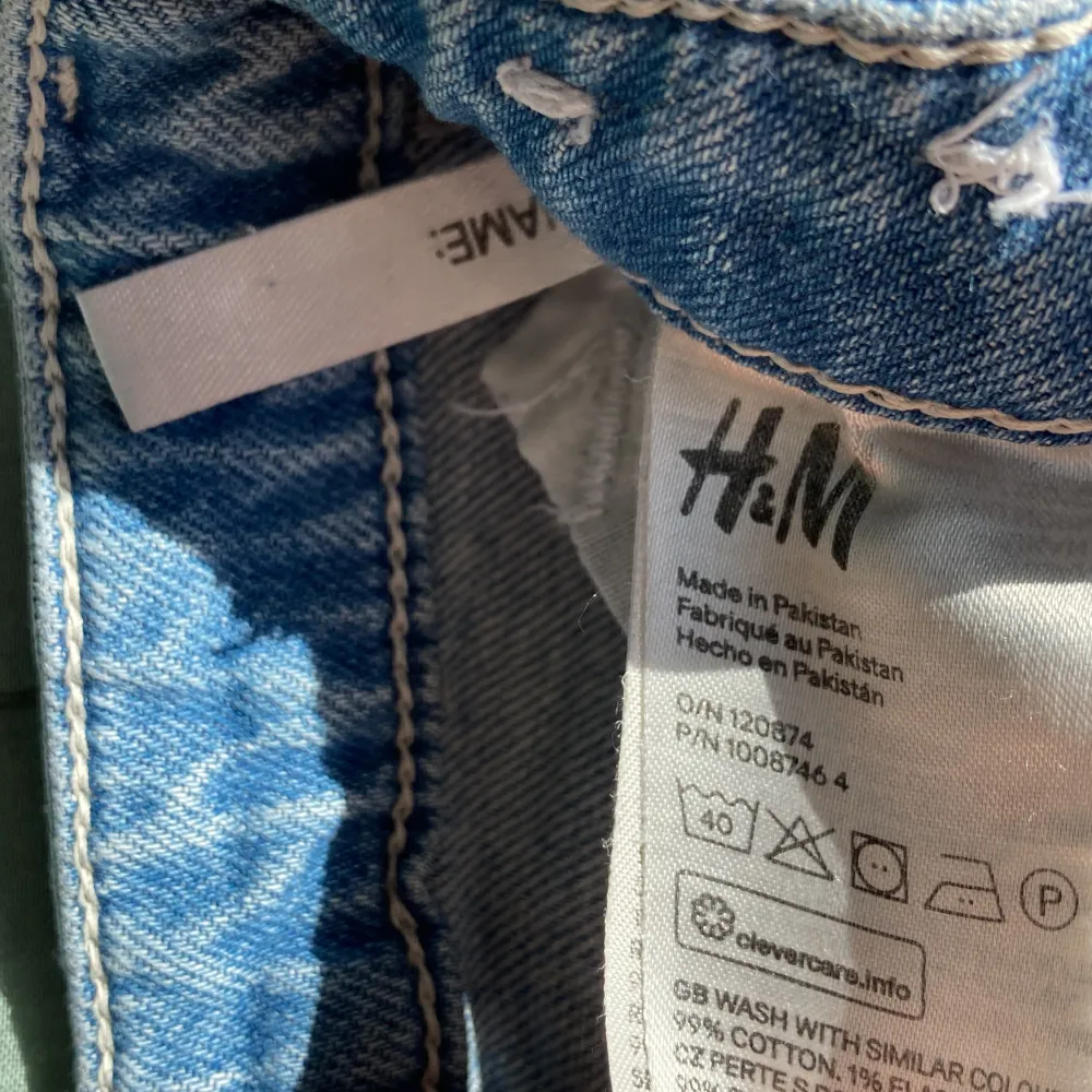 High waist blå jeans🩵🤍 knapp och zipper. Storlek 128. 🩵🤍. Jeans & Byxor.